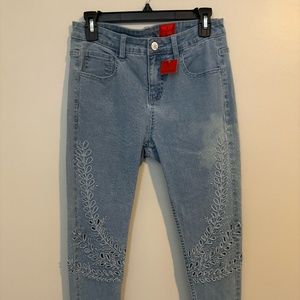 V Cristina light wash jeans with distressed vine cutout details - Size 4